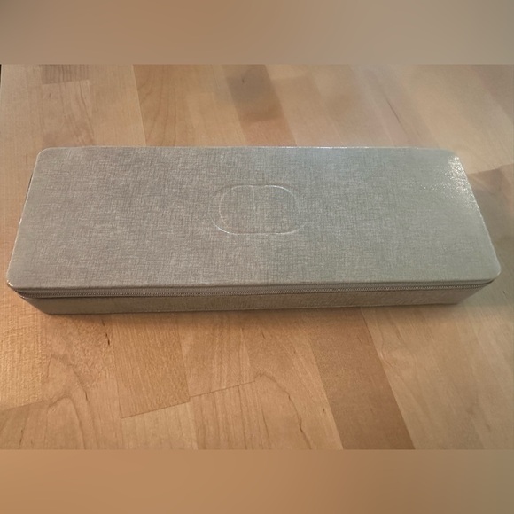 Christian Dior Beauty Gold Pouch Case - Picture 7 of 7